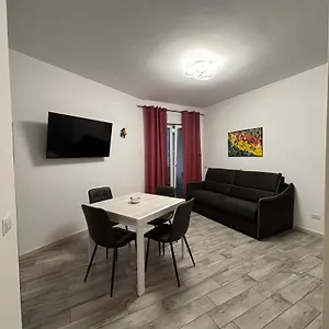 Appartamento Casa Larry, Marino